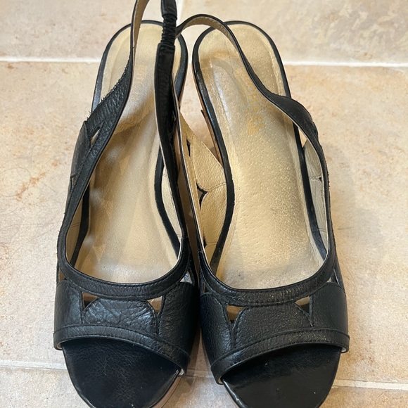 Black Michael Kors Platform Sandals wood cutout sole. - Picture 4 of 5